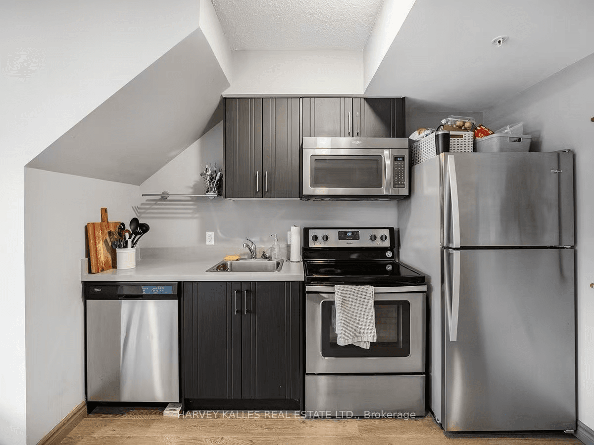 UPLUS Condo Near Waterloo Campus - Loft image 6