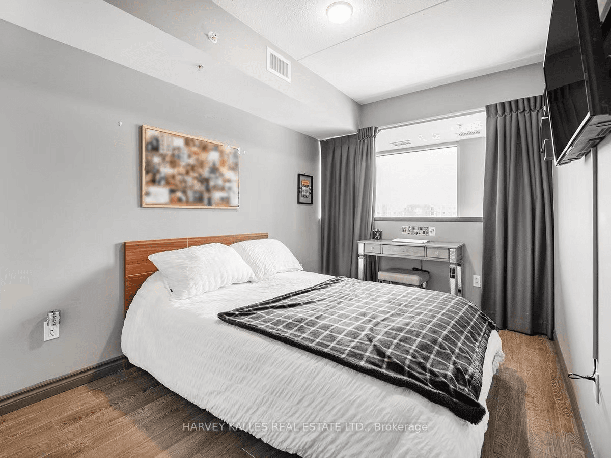 UPLUS Condo Near Waterloo Campus - Loft image 8