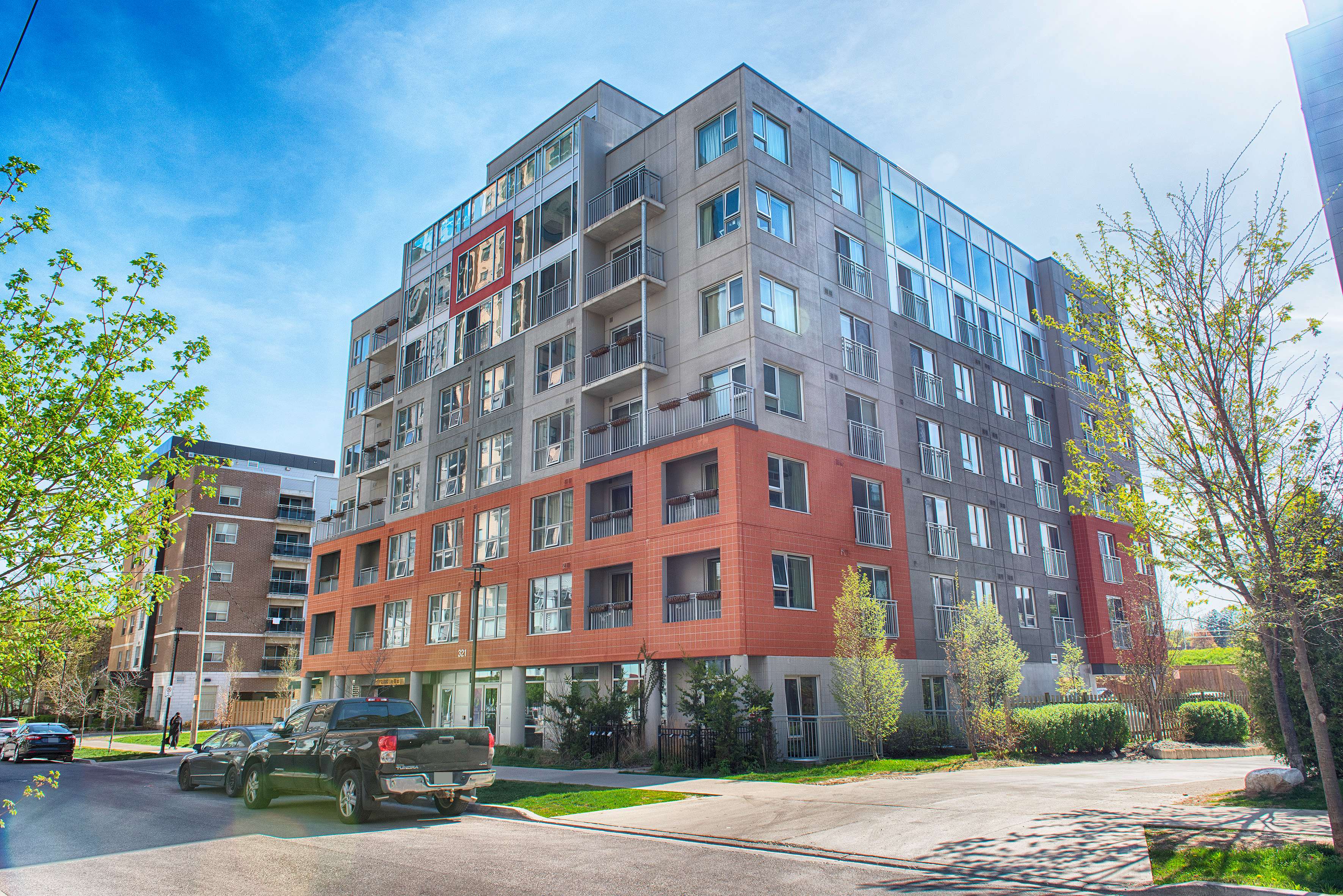 UPLUS Luxury Condo, Live near Waterloo campus