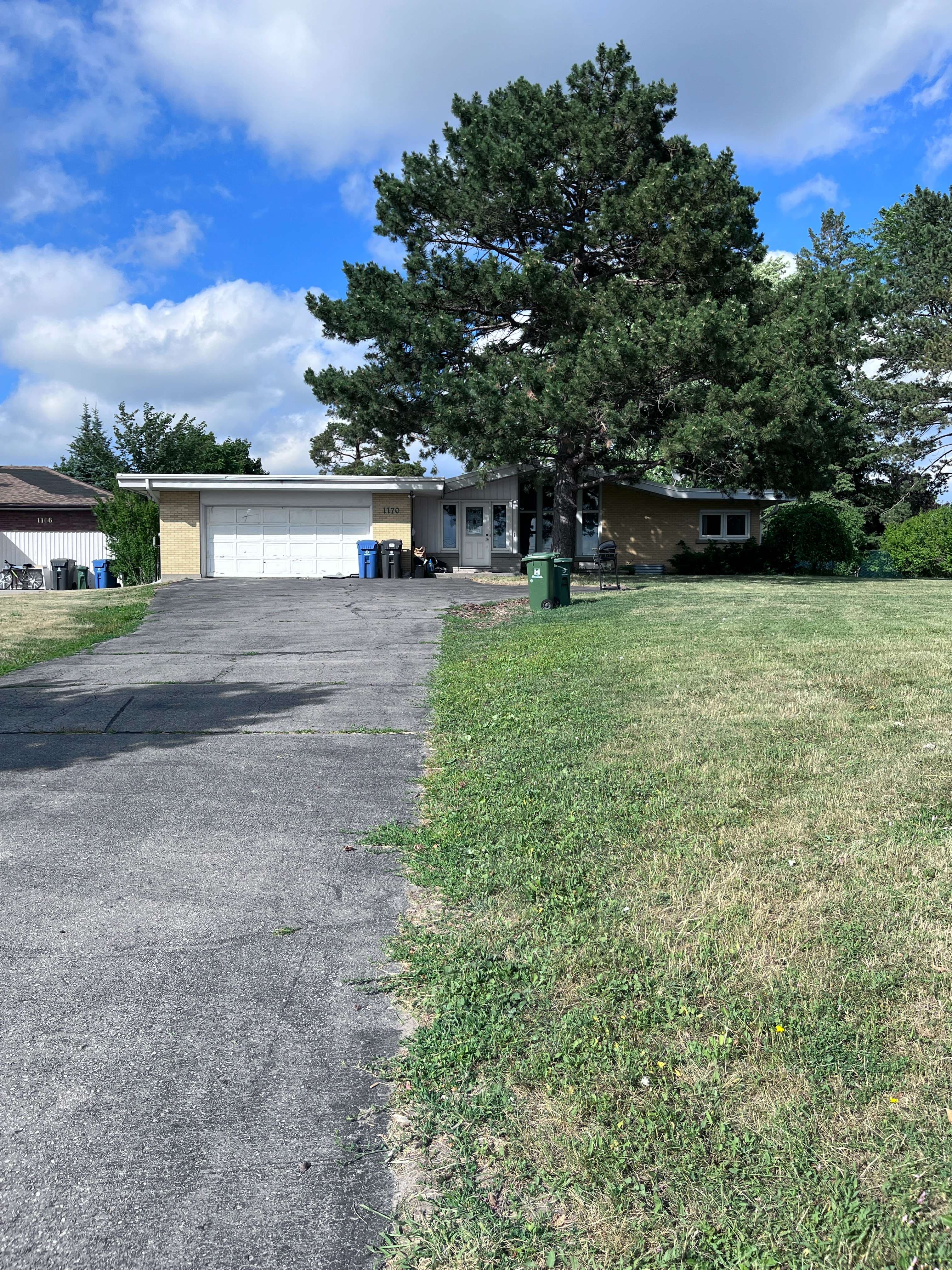 South Guelph 4 +2 bdrm brick bungalow on Gordon St
