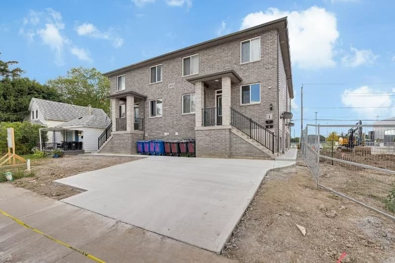 Rental Building - 1035 California Ave, Windsor